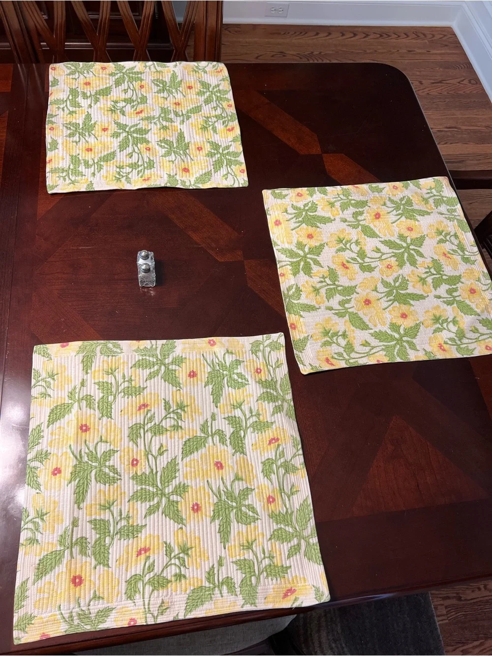 Pomegranate Inc. Yellow Floral Square Placemats, 8, excellent used condition